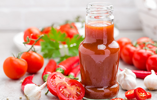 Ketchup, pasta, sok pomidorowy: co zrobić z dużych i przejrzałych pomidorów na zimę - najlepsze przepisy